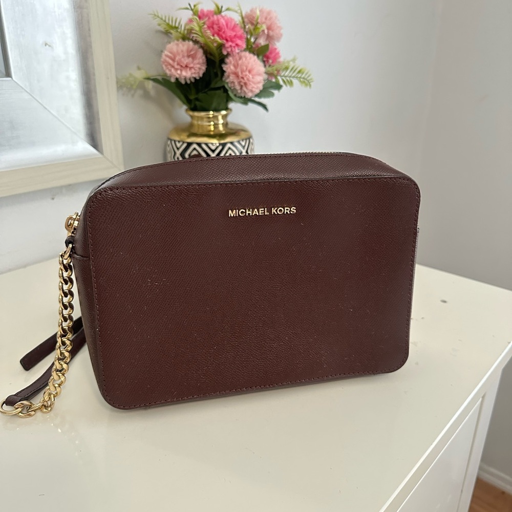 Michael Kors jet set crossbody bag